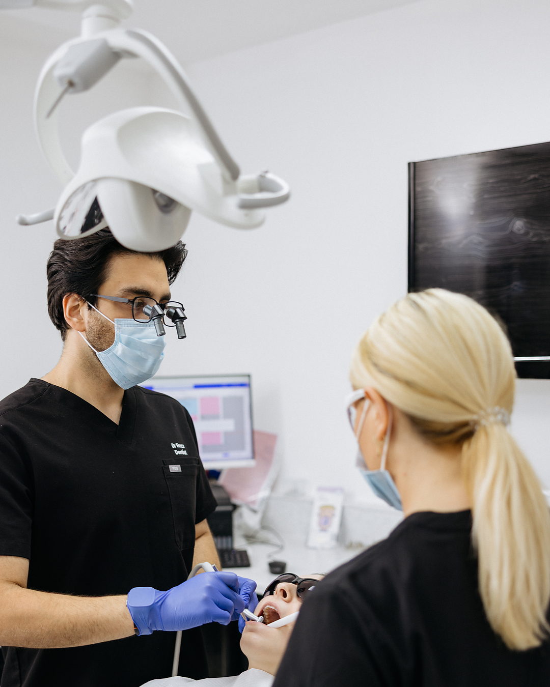 book-dental-implants-notting-hill-london